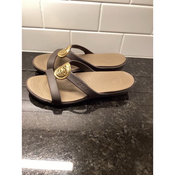 Crocs Women's Slide Strappy Wedge Sanrah Sandals Gold Medallion Brown Size W7 - Picture 5 of 10